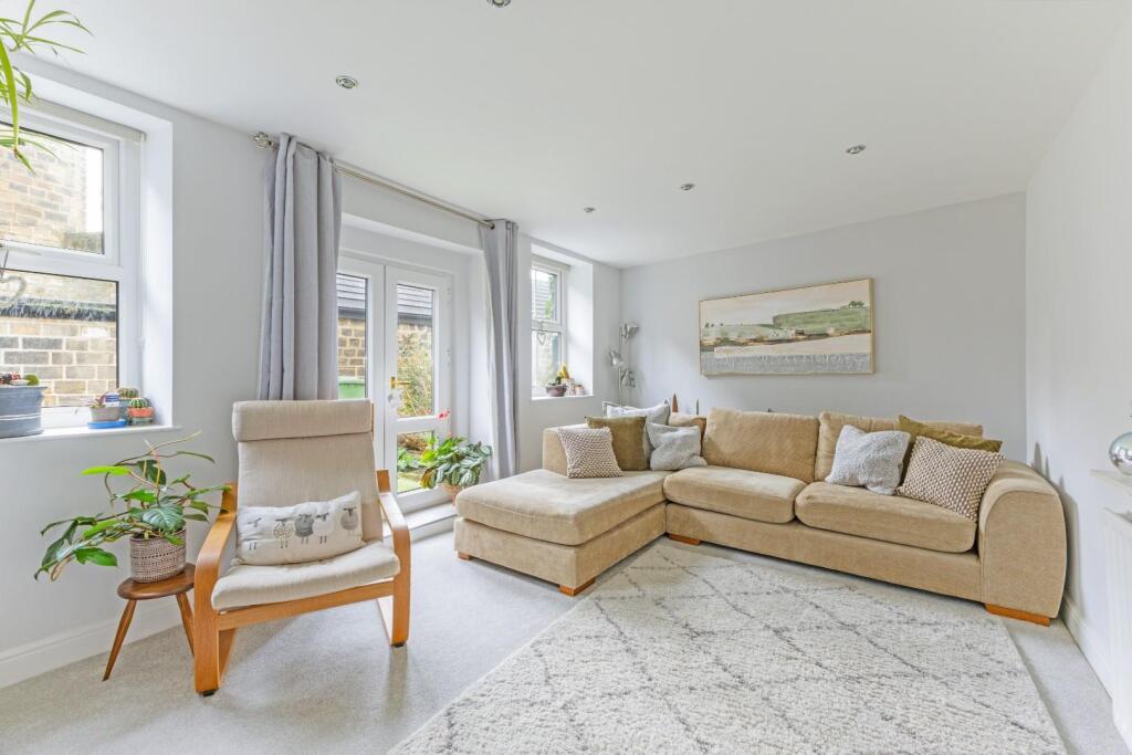 83745_36 Leeds Road Rawdon (8).jpg