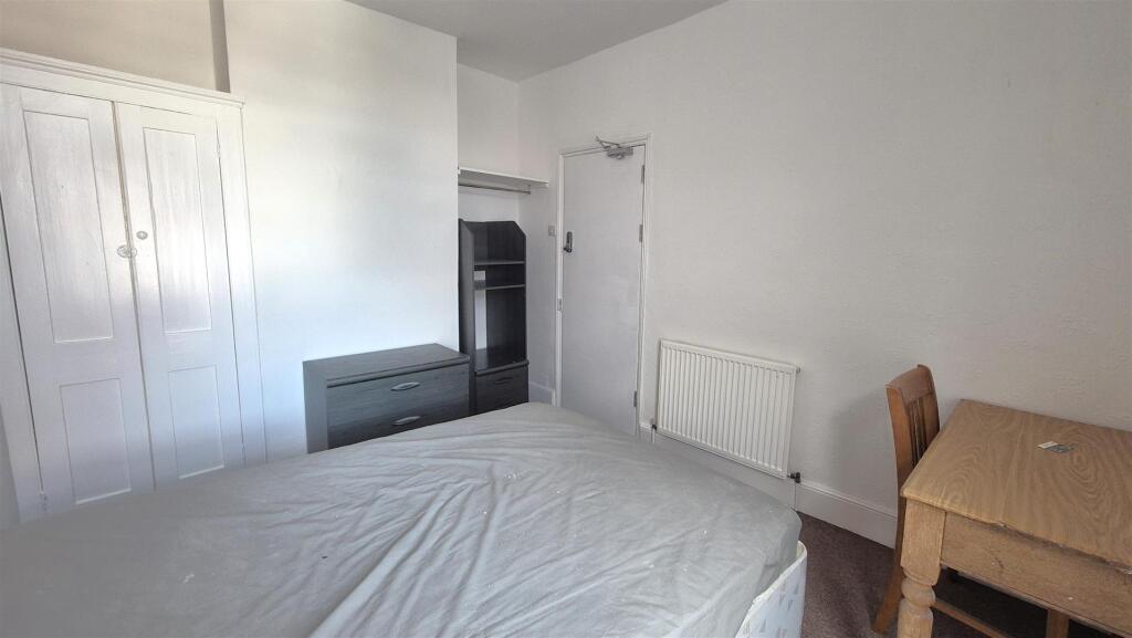 Upstairs Middle Bedroom