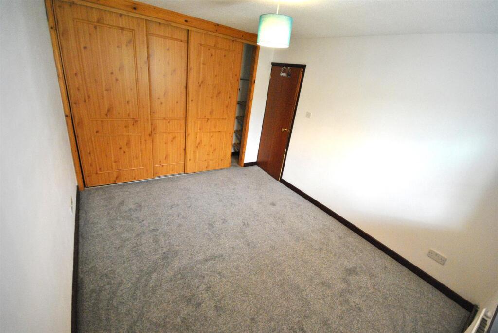 Bedroom 1-1.JPG