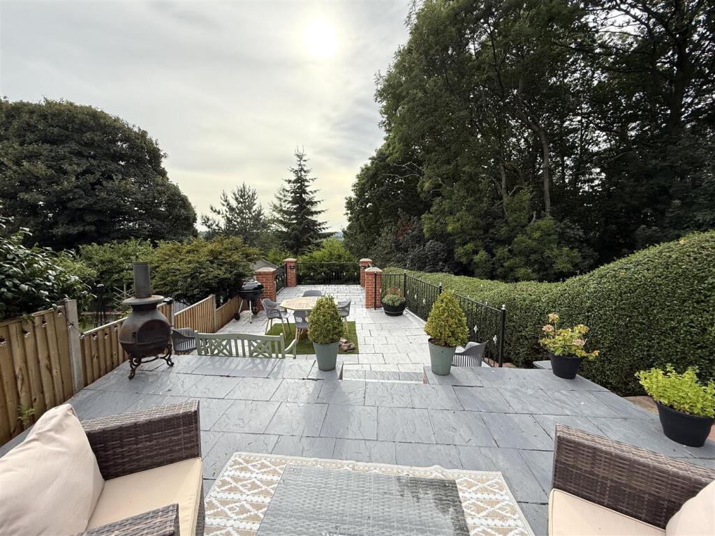 garden mid patio.jpg