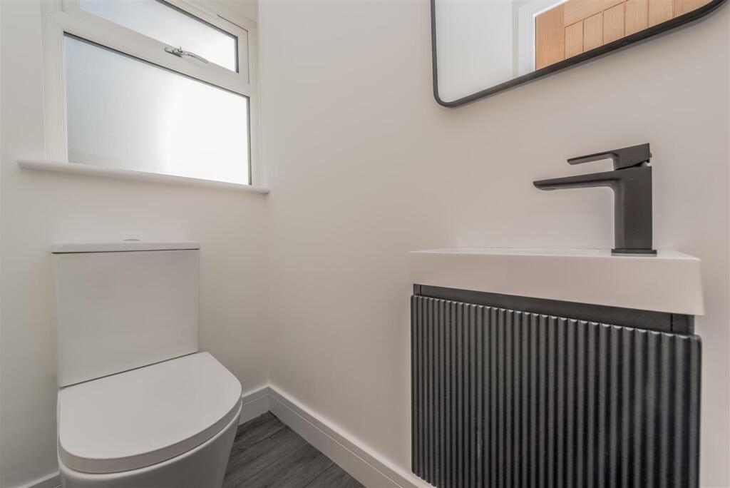 Downstairs Cloakroom / WC: