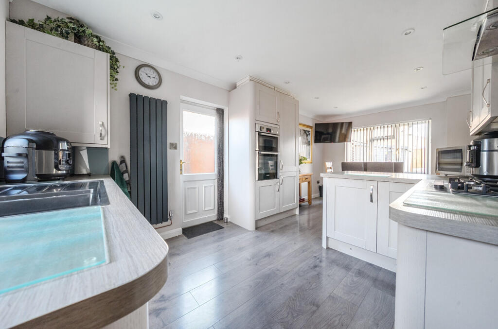 1371573-12-68f8a37b6144e