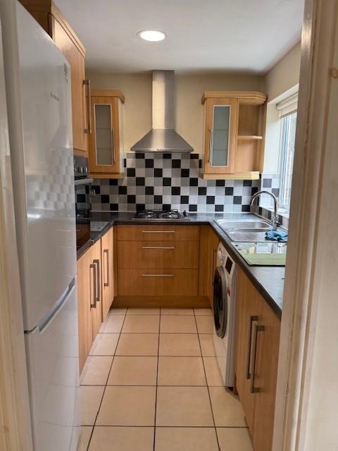4 Elstone Close Kitchen.jpg