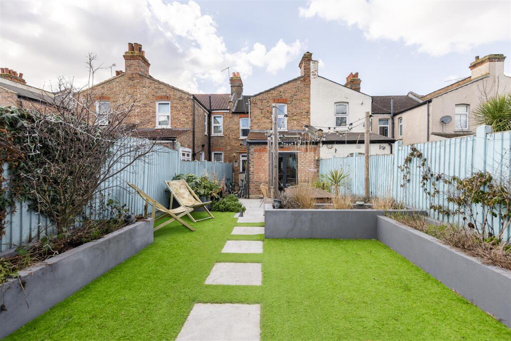 Hillcrest Road, E17