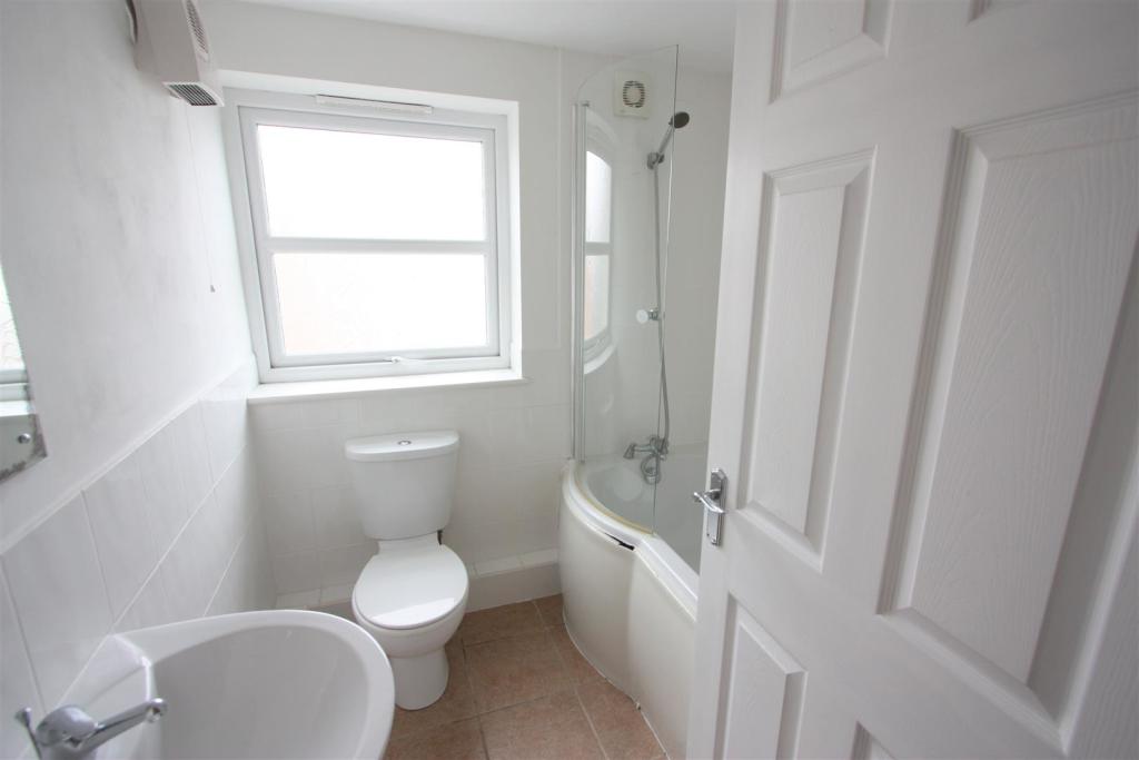 35 St Pirans Road Bathroom