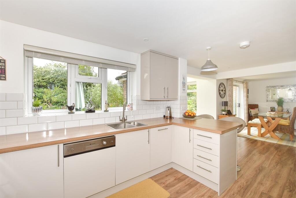 Kitchen/ Dining Area