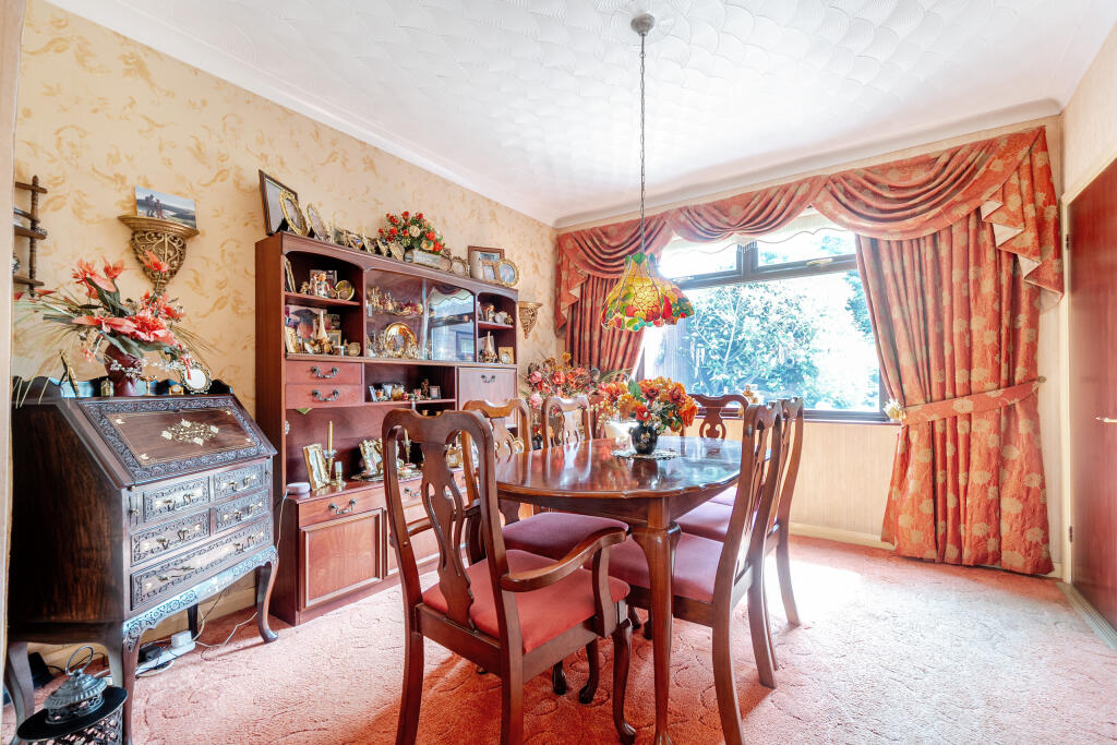 1305318-4-6842f32d57a02