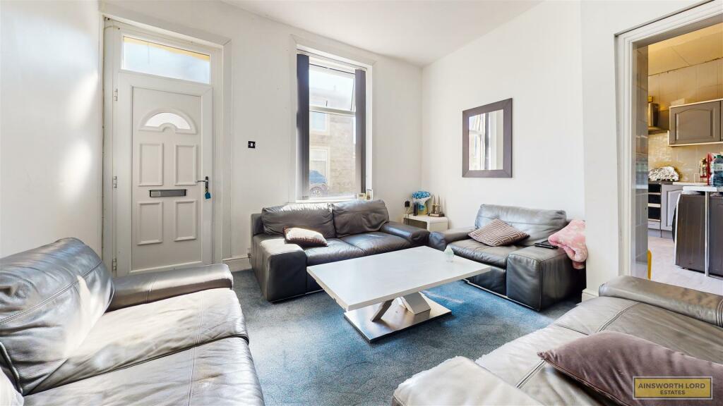LIVINGROOM