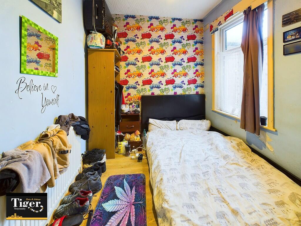 CAM02176G0-PR0438...