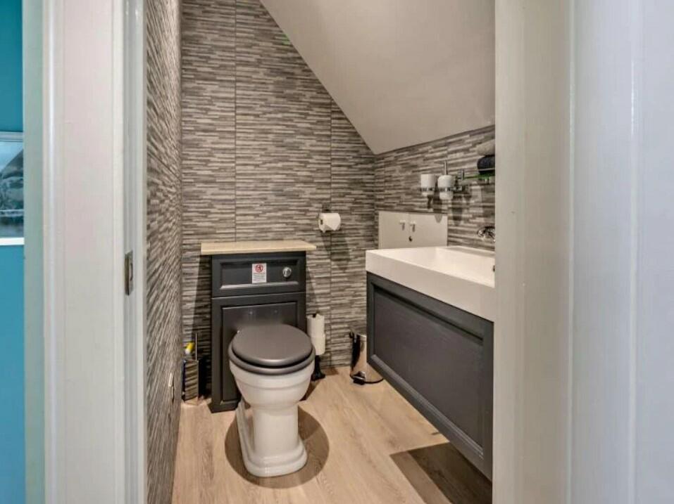 GARDEN HOUSE WC