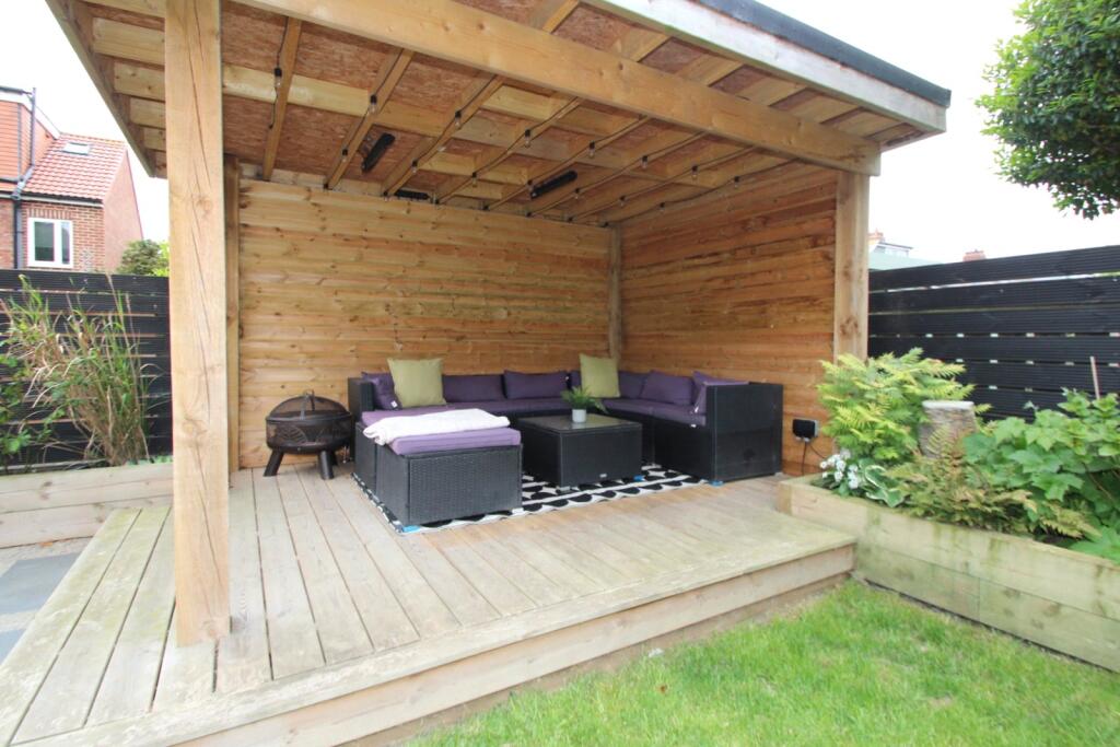 Outside Entertaining