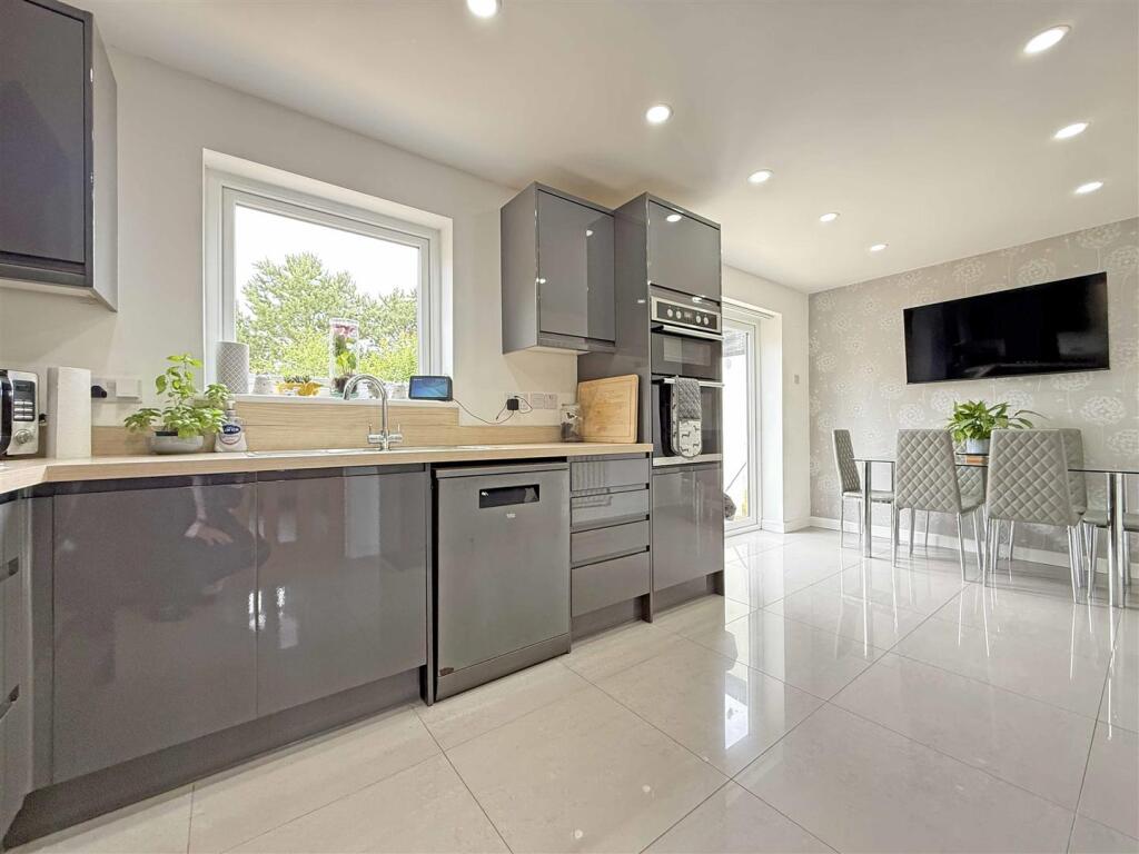 Gray Crescent 37 - Kitchen Diner.jpg