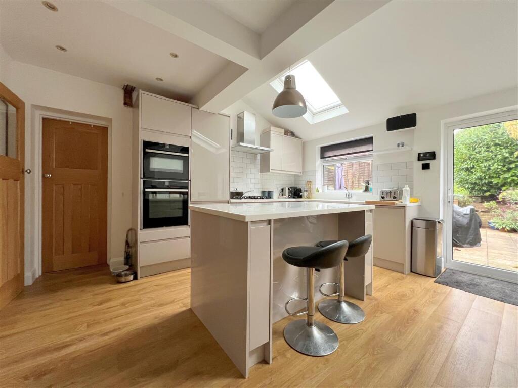 Kitchen 3-001.jpg