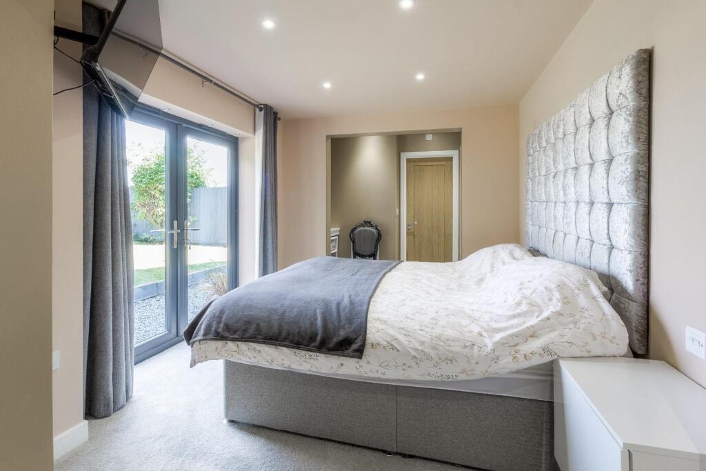 58 York Road 008.jpg