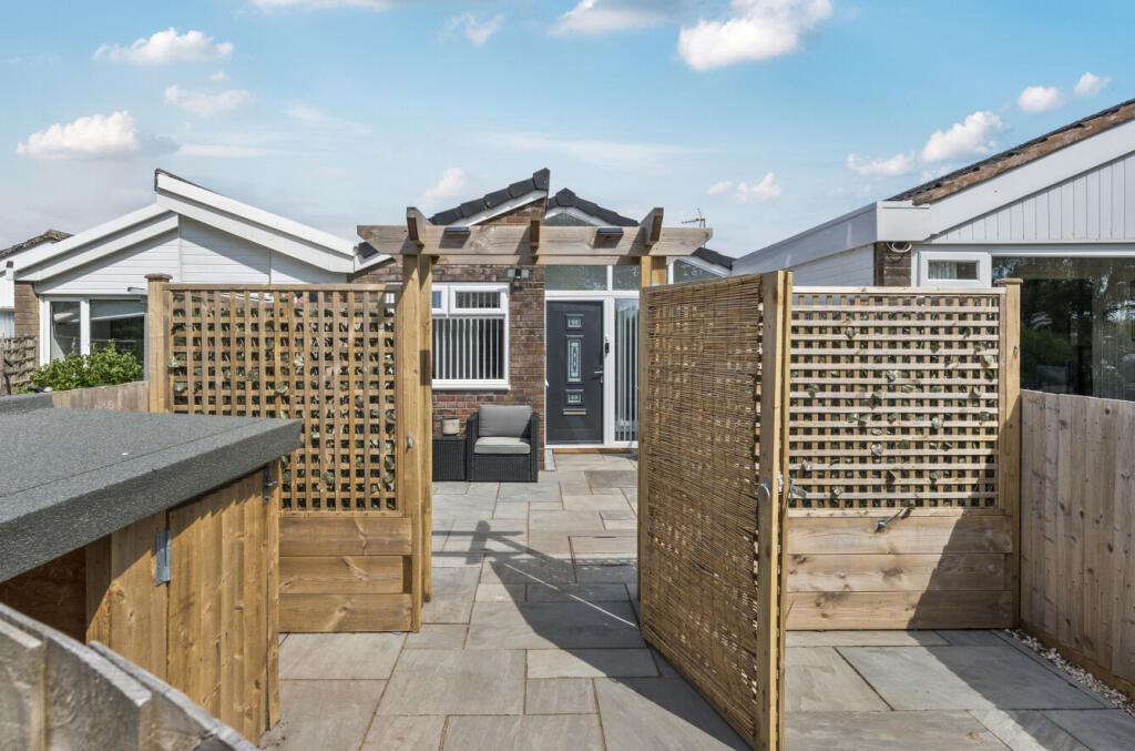 33-681a604fc379a-...