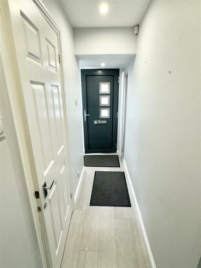Hallway2.jpg