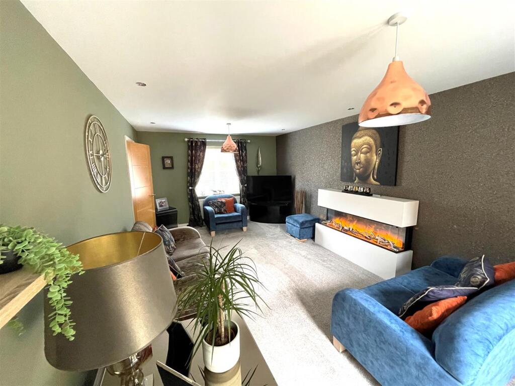 Lounge 2.jpg