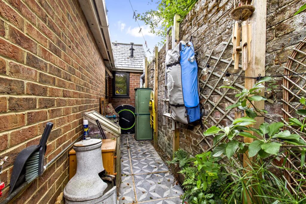 13c Tennyson Road_009.JPG