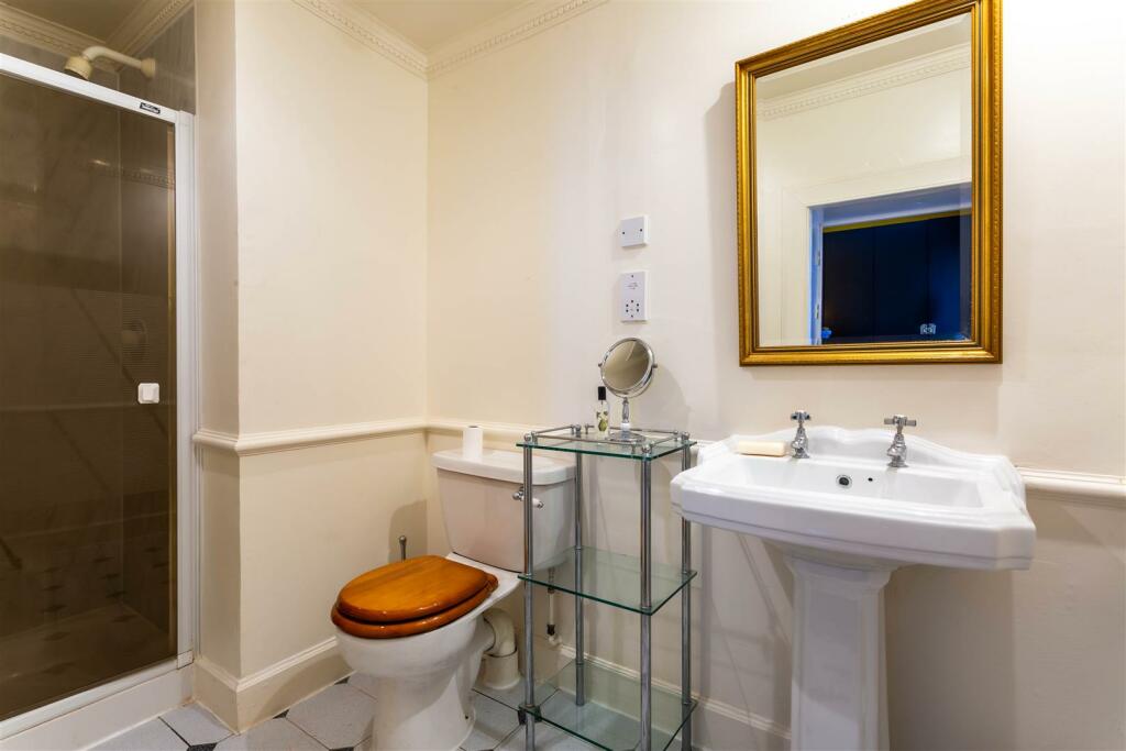 Ensuite 1 - Japanese room