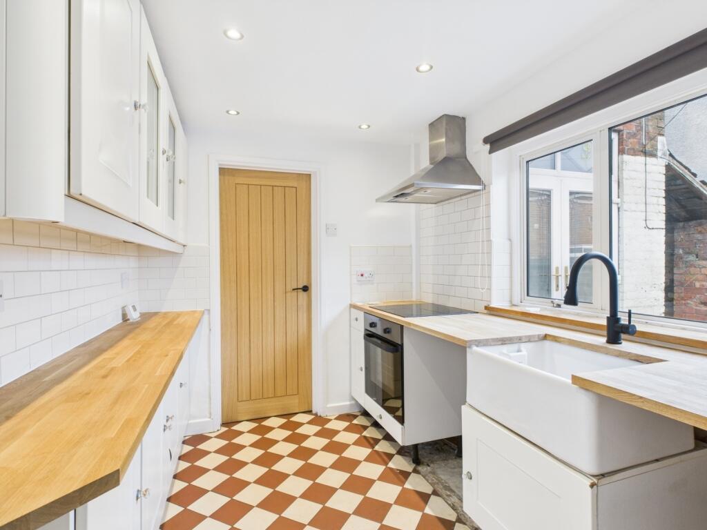 CAM04634G0-PR0027-STILL006