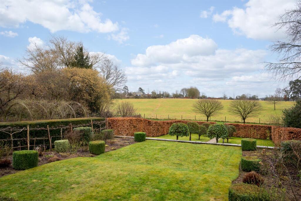 24 - Malt Cottage - GL7 5RY - Web.jpg