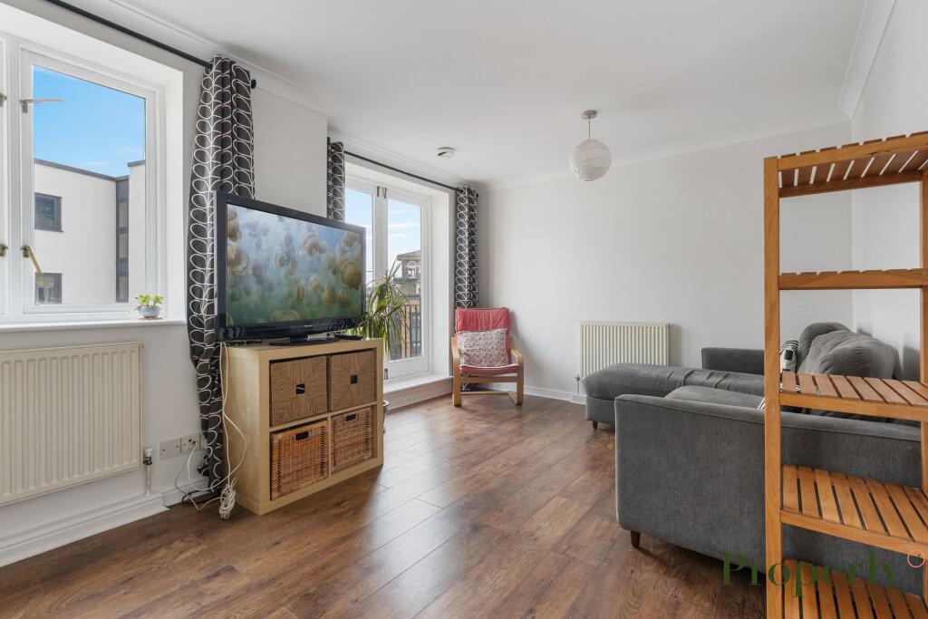 Open plan living/dining area
