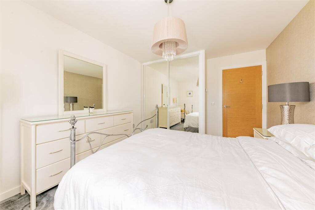 Flat 18 Anton House Forthill Road BF-5.JPG