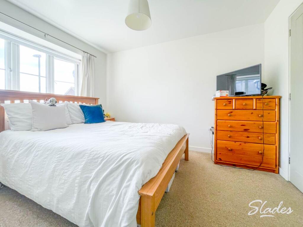 43 Grange Master bed