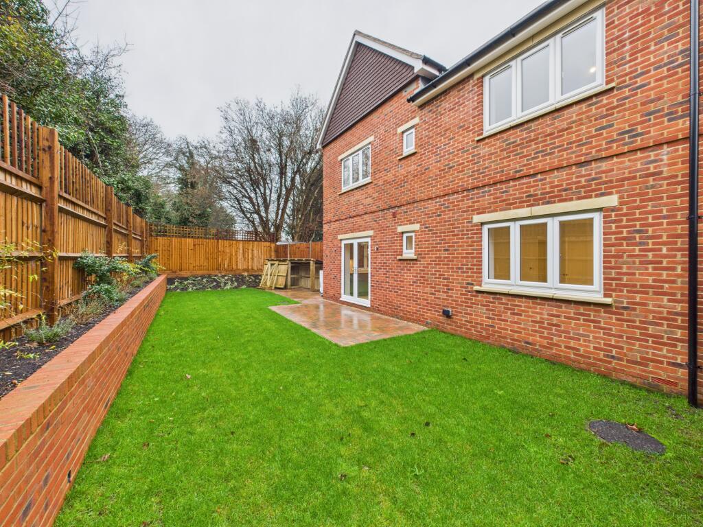 CAM02119G0-PR0504-STILL020