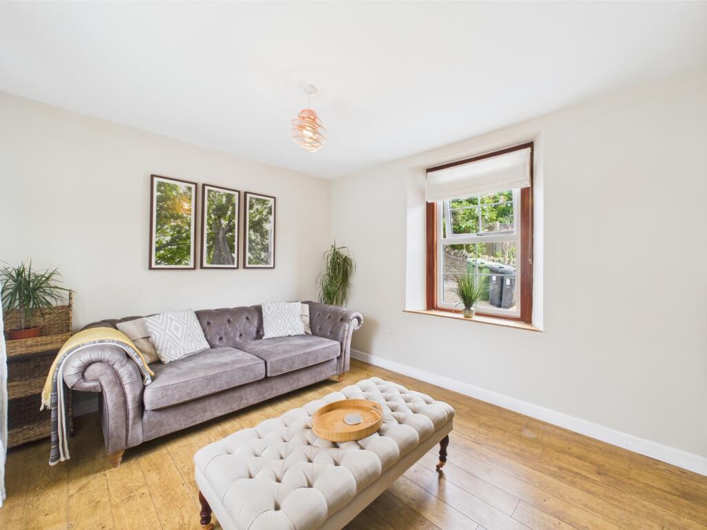 CAM02023G0-PR0135-STILL015