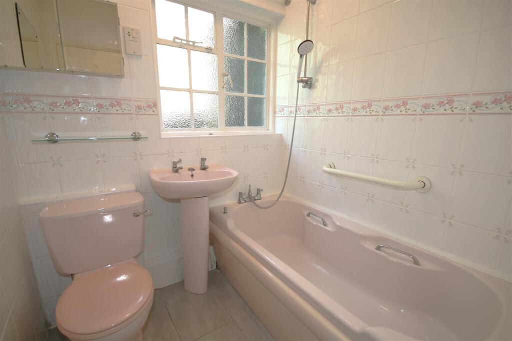 Bathroom.JPG
