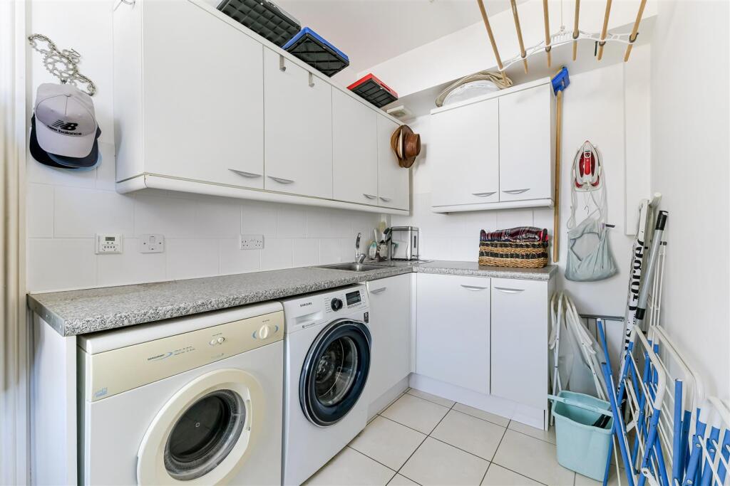 YEWLANDS CLOSE (8).jpg