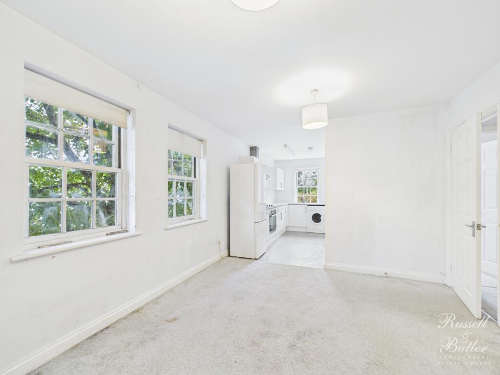 CAM01995G0-PR0371-STILL004