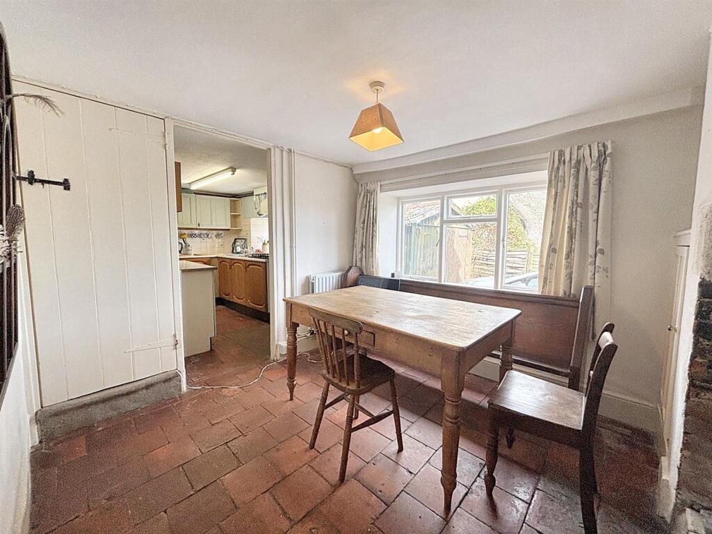 Dining room 2.jpg