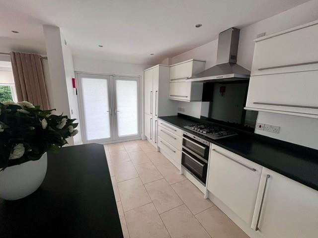Kitchen1.jpg