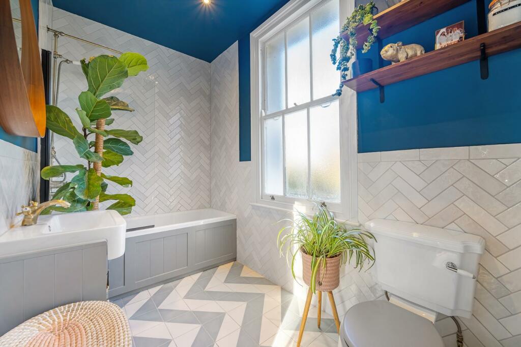 Bathroom.jpg