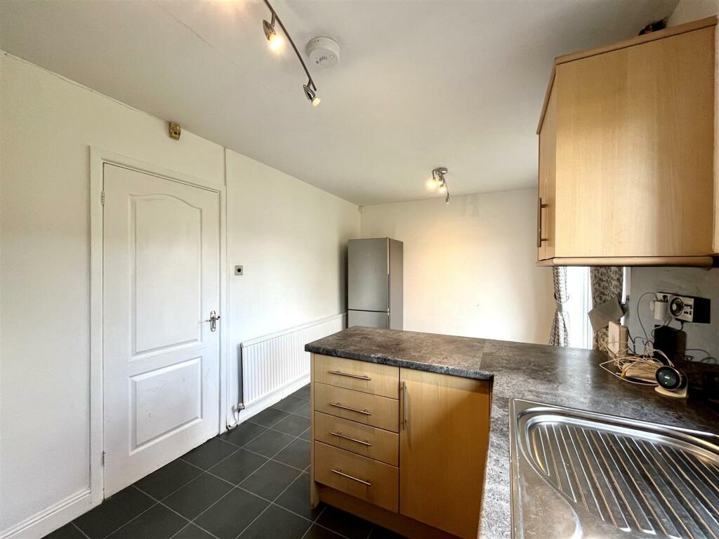 Dining Kitchen Aspect 3