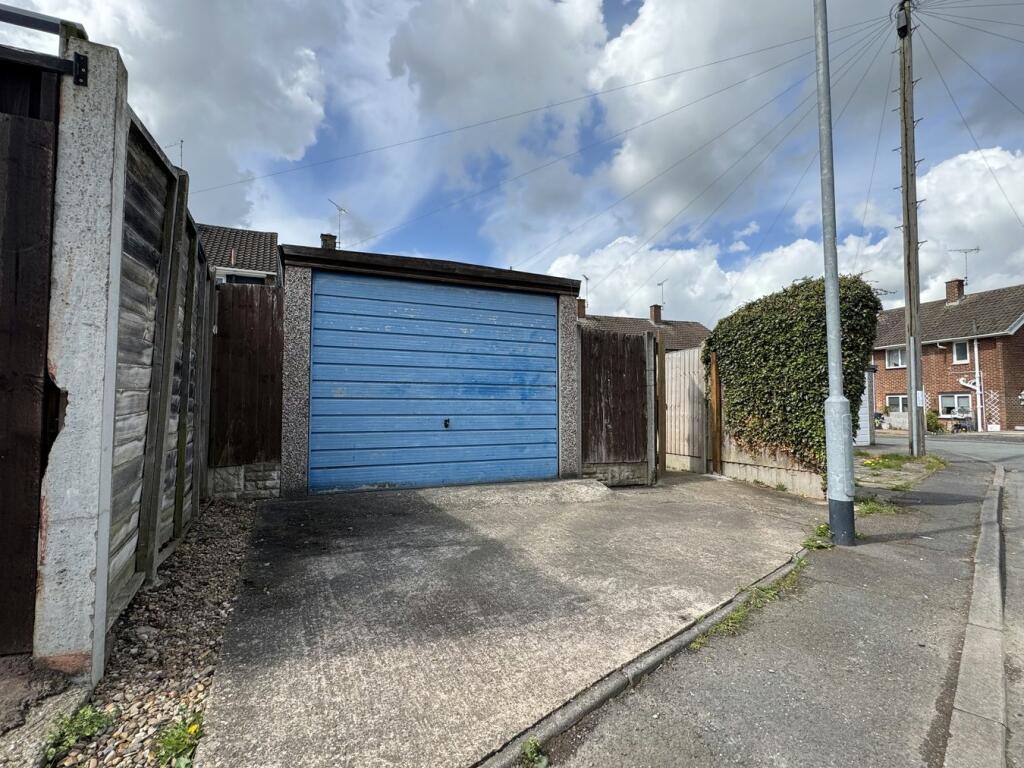Driveway/Garage