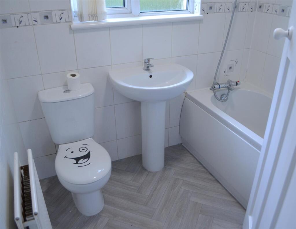 Bathroom 2.JPG