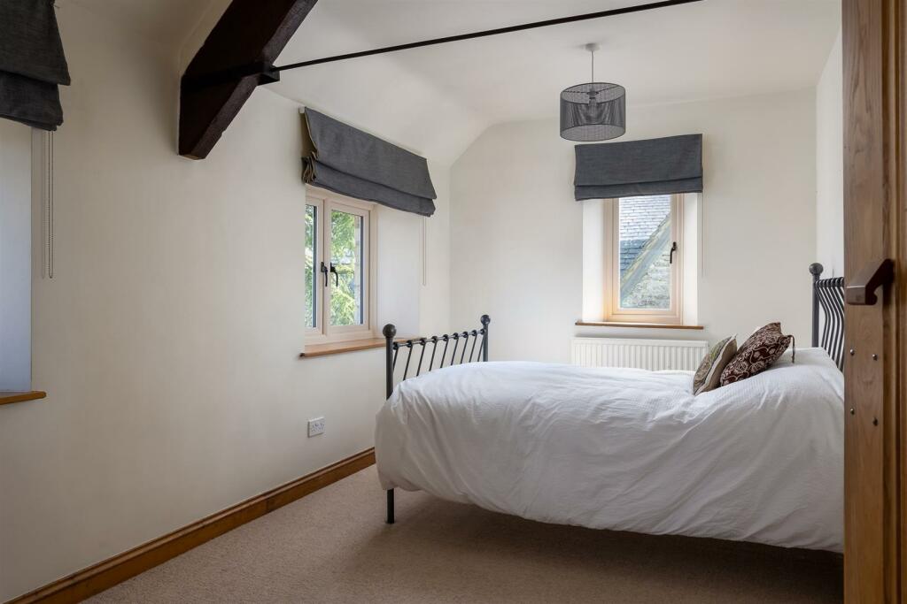 50 - The Granary - GL7 6PA - Web.jpg