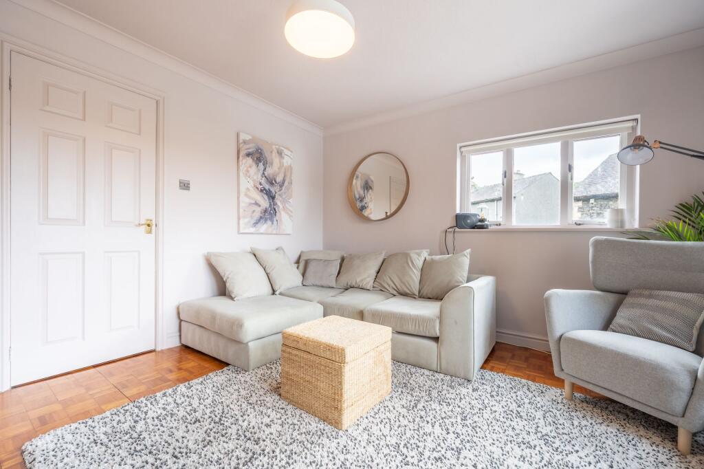 OPEN PLAN LIVING AREA