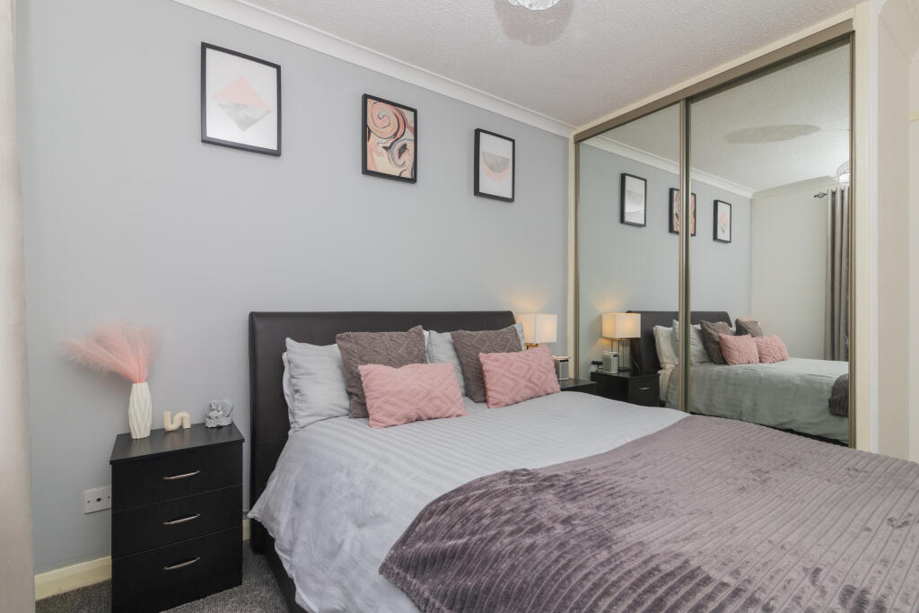 24 south park drive Paisley L-15