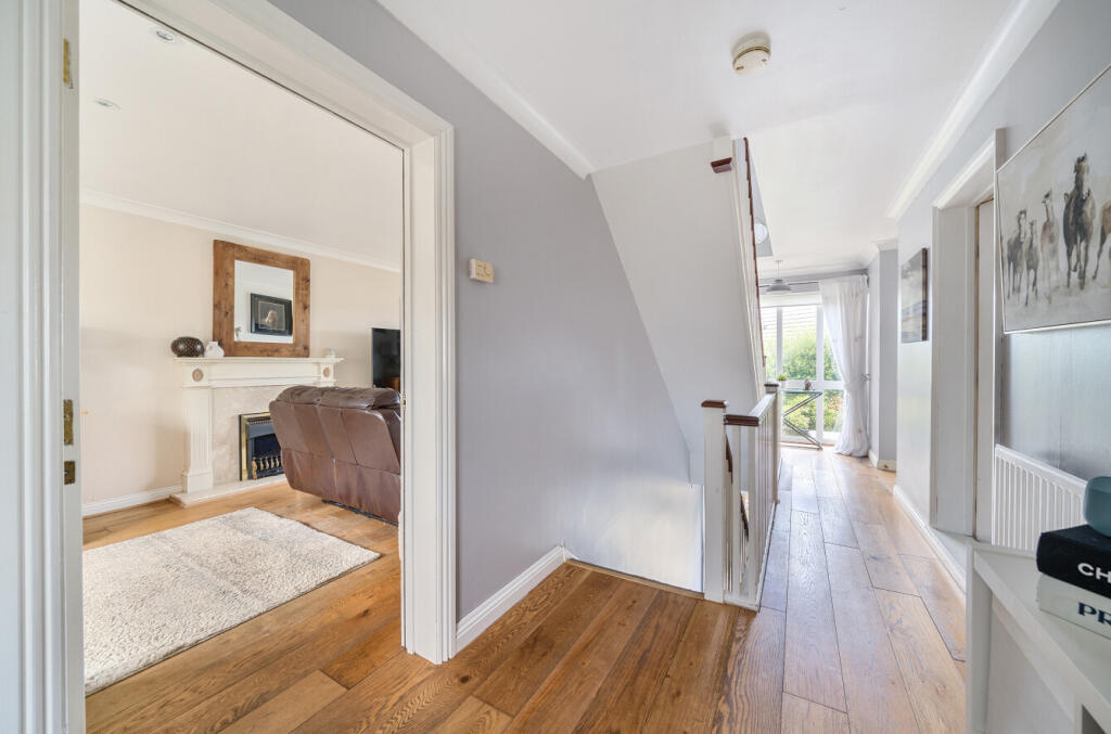 1301683-4-684066b...