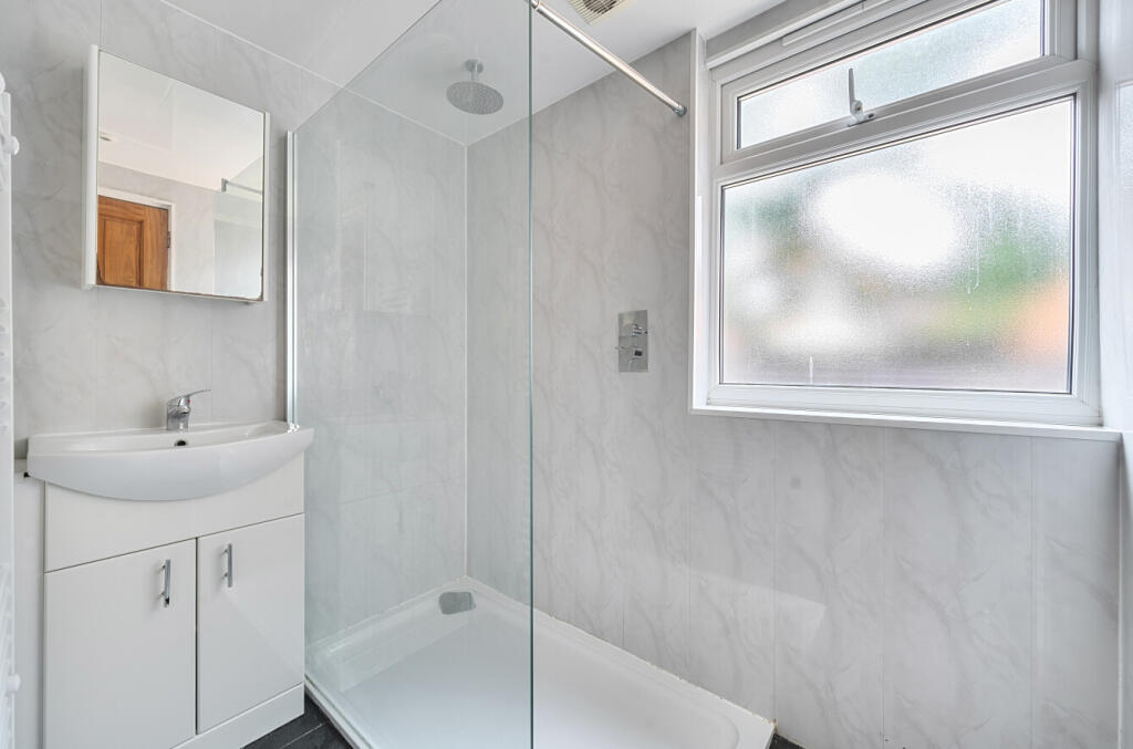 1333860-4-688b68b...