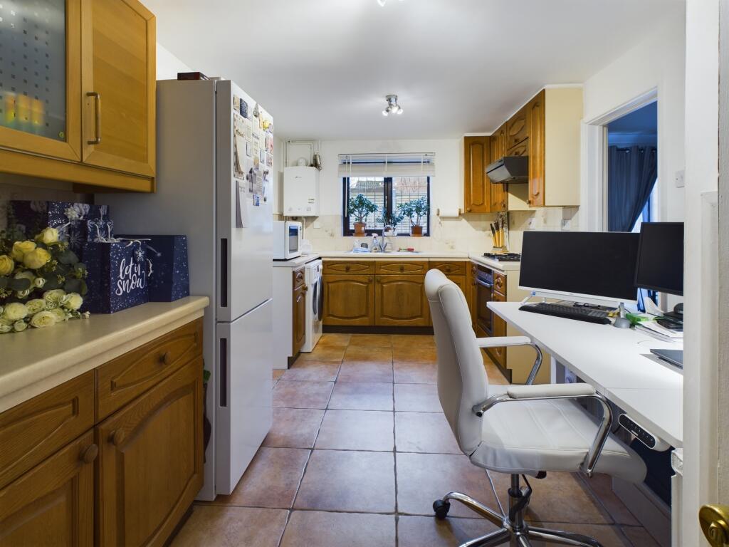 CAM02519G0-PR0203-STILL003