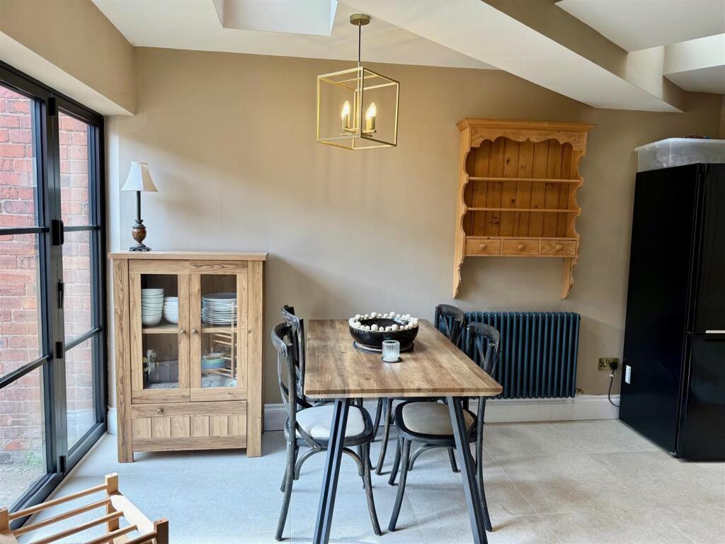 Dining Area.jpg