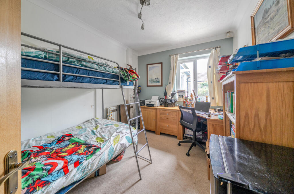 1296841-5-682f16b...