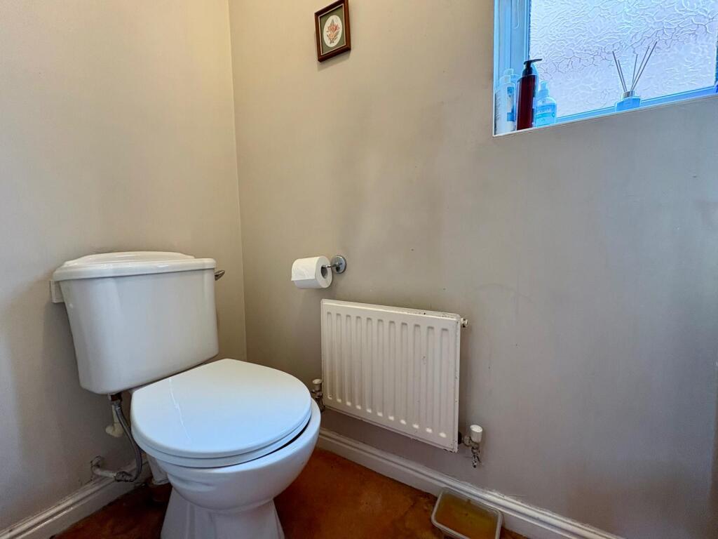 8 Shawbury Downstairs WC.jpg