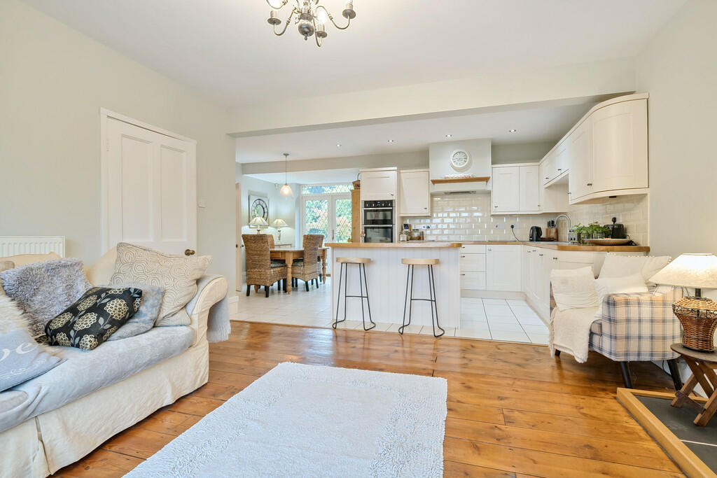 Kitchen/Living Ar...
