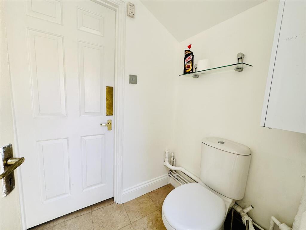 GROUND FLOOR CLOAKROOM/WC
